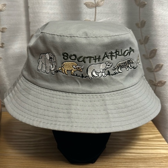 Bucket Cap with Big 5 from South Africa - Picture 1 of 4